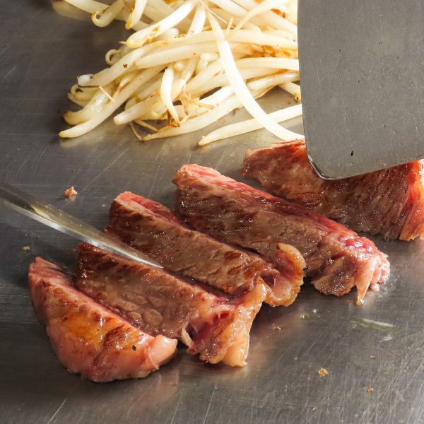 厳選和牛と多彩な肉の鉄板焼き ― 注文ごとに焼き上げる『極上』の肉汁に酔う
