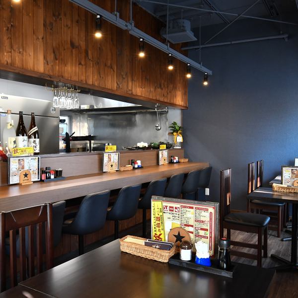 The interior is simple and calm.Although it is an izakaya, you can eat and drink in the atmosphere like a dining bar ♪ There are table seats from counter seats, so you can use from one person to a private banquet ♪