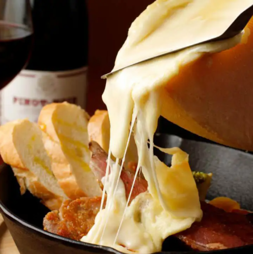 A restaurant where you can enjoy raclette cheese, just a 3-minute walk from Fukushima Station♪