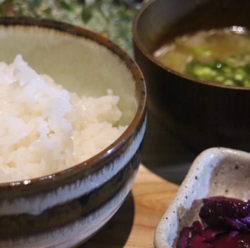 米飯和味噌湯