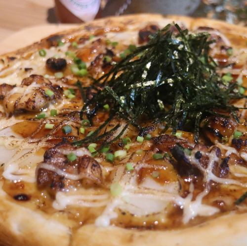 Japanese-style pizza with steamy baron and teriyaki chicken