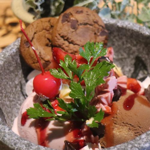 Kinkin Ishinabe De Maze 迷宮冰淇淋（898日圓）/大人巧克力火鍋