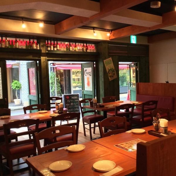 プライベート感たっぷりの宴会を満喫。まるで個室のようにご利用いただける店舗貸切は、最大40名様までOK！落ち着いたプライベート空間をご提供いたします。大人数での集まりにぜひ◎心地よい時間を共有しながら仲間との絆を深めるのにぴったりです！急な会食やパーティーにも柔軟に対応可。まずはお気軽にご相談ください！