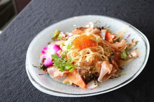 いくらとスモークサーモンの冷製パスタ