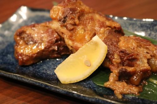 【人気No.2】じっくり8時間煮込んだトロトロ軟骨ソーキ