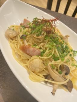 Truffle Oil Pasta with Scallops and Mushrooms