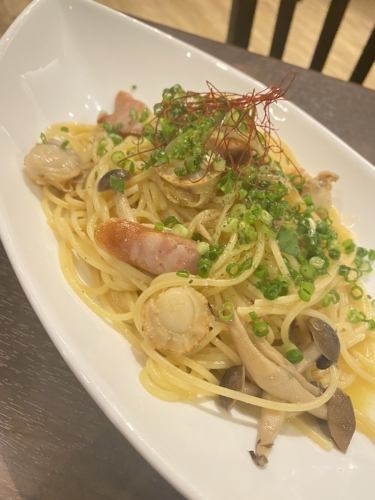 Truffle Oil Pasta with Scallops and Mushrooms
