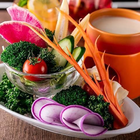 お通しの三浦野菜のバーニャカウダ　食べ放題☆