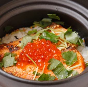 2月1日起【限时优惠】三文鱼及三文鱼籽砂锅饭配和牛 - 3小时高级畅饮套餐，7000日元（含税）