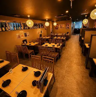 화의 정취 넘치는 점내는 어른을 위한 차분한 분위기가 되고 있습니다.2분~22분까지 이용 가능한 테이블석은 요코하마에서의 접대나 여자회, 미팅 등 각종 연회에 최적인 프라이빗 개인실 공간♪유익한 연회 코스 플랜도 예산에 맞추어 3500엔~ 준비.