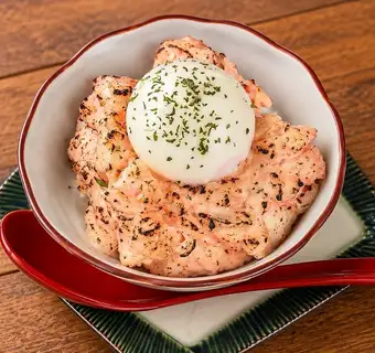 半熟卵と炙り明太ポテトサラダ