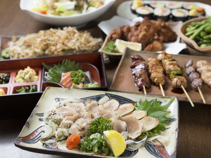 Enjoy specialty chickens from all over the country grilled by a griller and famous sake from all over Japan.