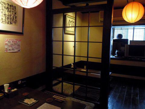 人数に合わせてレイアウト調整OK！少人数から団体まで、いろんなシーンで使いやすいお席をご用意しています◎