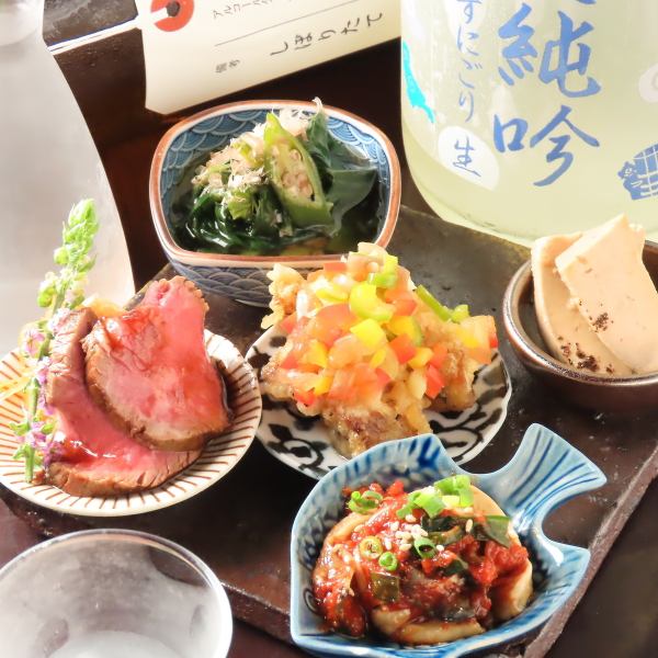 四季折々の旬食材を用い、一品ずつ丁寧に仕立てた季節のおばんざい。上品な出汁の香りと繊細な味わいが、素材本来の魅力を静かに引き立てます。器選びや盛り付けにも心を尽くし、五感で味わう贅沢なひと皿をご提供いたします。日常に寄り添いながらも、格別なひとときを演出いたします。
