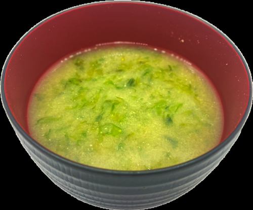 磯の香り広がる優しい味！　海苔の味噌汁