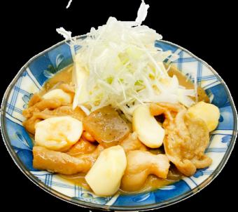 湯気からもう旨い！　にんにくもつ煮