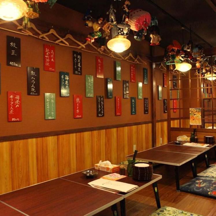 The seats are tatami mats, so it's safe even if you have small children. Dining is also welcome.