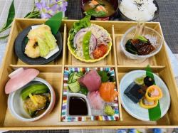 Six-compartment lunch set (Hana)