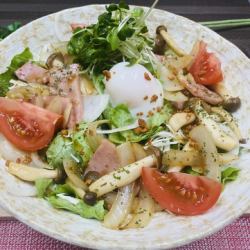 Soft-boiled egg! Bacon and mushrooms! Warm vegetable salad