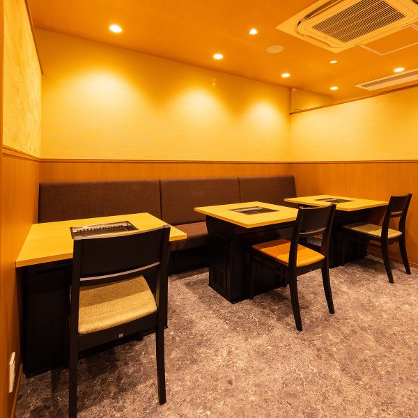 【2名様大歓迎】綺麗で落ち着いた店内は居心地も◎お二人でゆっくりおくつろげるお席を多数ご用意。大切な方との食事はもちろん、デートや記念日などの特別な日にもお使いいただけます。