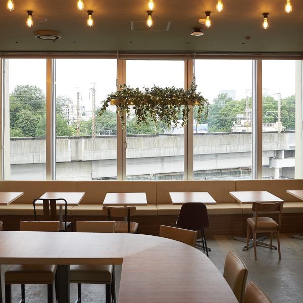 We place great emphasis on the atmosphere inside the restaurant, allowing you to dine in an open atmosphere.In addition, you can see the Shinkansen from the window, making it very popular with children and people who love trains.Enjoy the atmosphere and the food!