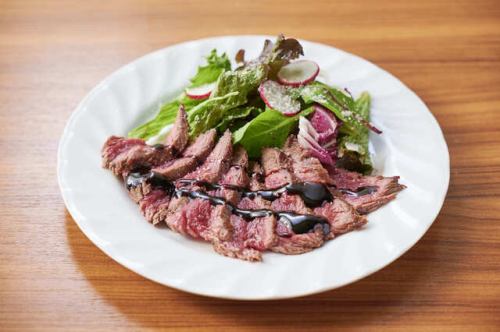 A Tuscan specialty, beef tagliata, made with carefully selected meat, cooking, and sauce!