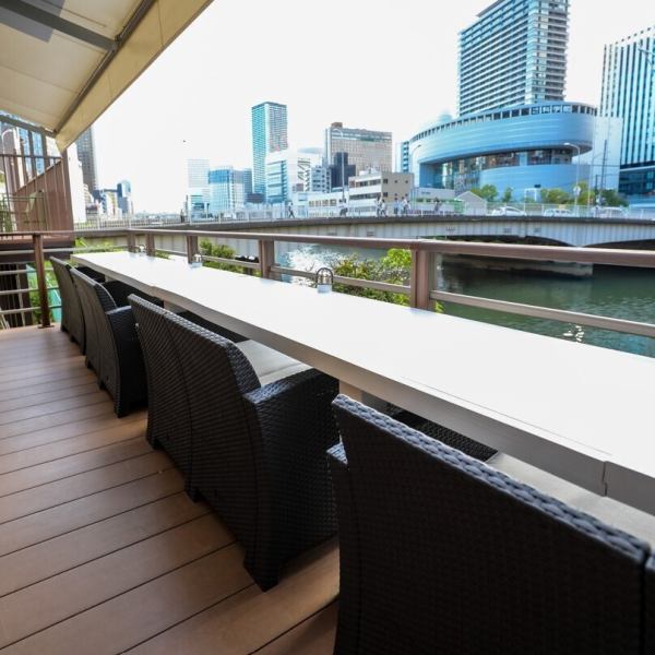 [Limited to 4 groups] Located in Higobashi/Yodoyabashi, our restaurant offers terrace seating with a view of the water, making it perfect for spending time with someone special.We can accommodate your needs, from everyday dates to special anniversaries and birthdays.