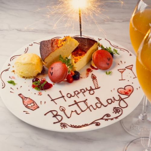 <For anniversaries, birthdays, and other celebrations> Anniversary plan with a glass of champagne and a dessert plate♪