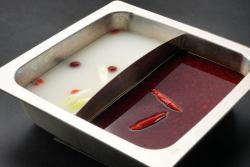 麻辣鍋の2色組み合わせ鍋