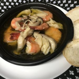 Shrimp and mushroom ajillo with baguette
