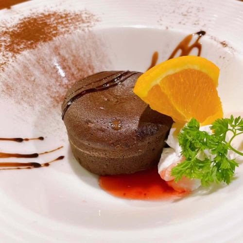 Hello everyone,
This is a bistro report.

It's cold 😅
Delicious food in a warm restaurant
How do you like it?

There are also hot desserts available.

The photo is
It's chocolate fondant
When you open the cake, warm chocolate sauce will ooze out.

LINE Friends
https://Lin.ee/QNaJK47

≡≡≡≡≡≡≡≡≡≡≡≡≡≡≡≡≡≡≡
Bistrot Report
Business hours: Sunday to Thursday 17:30~22:30
▶︎Friday and Saturday 17:30-24:00
Closed on Mondays (Tuesdays before public holidays).Please make a reservation if you come.)
Please make your reservation early as it gets busy on Fridays, Saturdays and before holidays.
☎096-326-2622
〒 2-7-32 Shimotori, Chuo-ku, Kumamoto City, Kumamoto Prefecture Shower Valley Building 1F Shower Street The shop is located at the back of the building next to Paul Smith on the first floor with a terrace.
Reservations are being accepted via Hot Paper.
https://www.hotpepper.jp/strJ000031521/yoyaku/
≡≡≡≡≡≡≡≡≡≡≡≡≡≡≡≡≡≡≡
#Kumamoto #Kumamoto City #Kumamoto Gourmet #Shimotori #Italian #pizza #pasta #date #anniversary #birthday #surprise #cheese #raclette cheese #cheese fondue #Shower Street #delicious #gourmet girl #freshly squeezed Mont Blanc #Neapolitan pizza