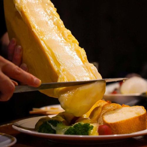 皆様こんにちは
びすとろルポです

今夜フラッと街で食事
何処に行こうか？
そんなお客様

料理美味しい
ドリンク豊富
雰囲気バッチシ

そんなびすとろルポは
如何ですか？(笑)

LINE友達
https://Lin.ee/QNaJK47

≡≡≡≡≡≡≡≡≡≡≡≡≡≡≡≡≡≡≡
びすとろルポ
営業時間▶日〜木曜17:30～22:30
 ▶︎金.土曜17:30〜24:00
定休日▶︎月曜日(祭日前は火曜休み。お越しの際はご予約をお願いします✨)
金曜、土曜、祝日前などは混み合いますのでお早めにご予約ください🙇
☎096-326-2622
〒 熊本県熊本市中央区下通２－７－３２ 　シャワーヴァレービル１Ｆ シャワー通りポールスミス隣のビルを奥へ1階テラスのあるお店です
ご予約はホットペーパーで受付中✨
https://www.hotpepper.jp/strJ000031521/yoyaku/
≡≡≡≡≡≡≡≡≡≡≡≡≡≡≡≡≡≡≡
#熊本 #熊本市 #熊本グルメ #下通 #イタリアン #ピザ #パスタ #デート #記念日 #誕生日 #サプライズ #チーズ #ラクレットチーズ #チーズフォンデュ #シャワー通り #美味しい #グルメ女子#絞りたてモンブラン#ナポリピザ