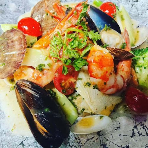 Hello everyone,
This is a bistro report.

Today is the weekend, but the seats are completely empty.
It's available

If you are in the area,
Please check out the bistro report.
Thank you very much 😊

LINE Friends
https://Lin.ee/QNaJK47

≡≡≡≡≡≡≡≡≡≡≡≡≡≡≡≡≡≡≡
Bistrot Report
Business hours: Sunday to Thursday 17:30~22:30
▶︎Friday and Saturday 17:30-24:00
Closed on Mondays (Tuesdays before public holidays).Please make a reservation before coming.)
Please make your reservation early as it gets busy on Fridays, Saturdays and before holidays.
☎096-326-2622
〒 2-7-32 Shimotori, Chuo-ku, Kumamoto City, Kumamoto Prefecture Shower Valley Building 1F Shower Street The shop is located at the back of the building next to Paul Smith on the first floor with a terrace.
Reservations are being accepted via Hot Paper.
https://www.hotpepper.jp/strJ000031521/yoyaku/
≡≡≡≡≡≡≡≡≡≡≡≡≡≡≡≡≡≡≡
#Kumamoto #KumamotoCity #KumamotoGourmet #Shimotori #Italian #Pizza #Pasta #Date #Anniversary #Birthday #Surprise #Cheese #RacletteCheese #CheeseFondue #ShowerStreet #Delicious #GourmetGirl #FreshlySqueezedMontBlanc