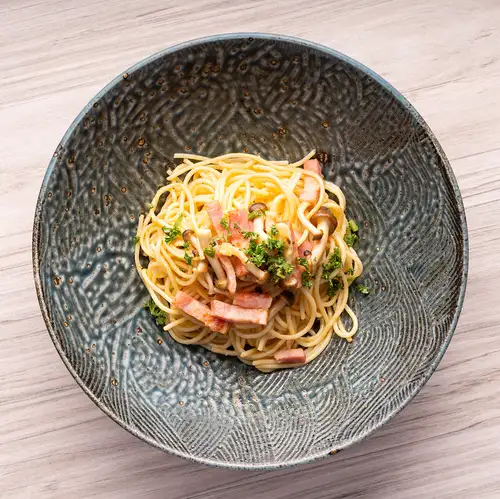 きのことベーコンのクリームパスタ