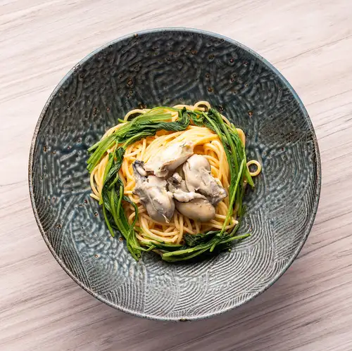 牡蠣とほうれん草のクリームパスタ