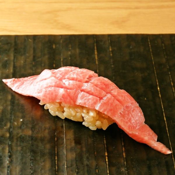 低温成熟的全尺寸江户梅寿司