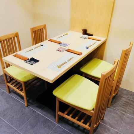 We have two table seats with partitions.Please spend important time such as family and entertainment.