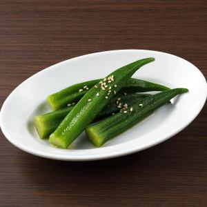 整根鹽漬秋葵 / 兩種什錦泡菜 / 三種什錦涼拌菜 / 韓國海苔 / 毛豆