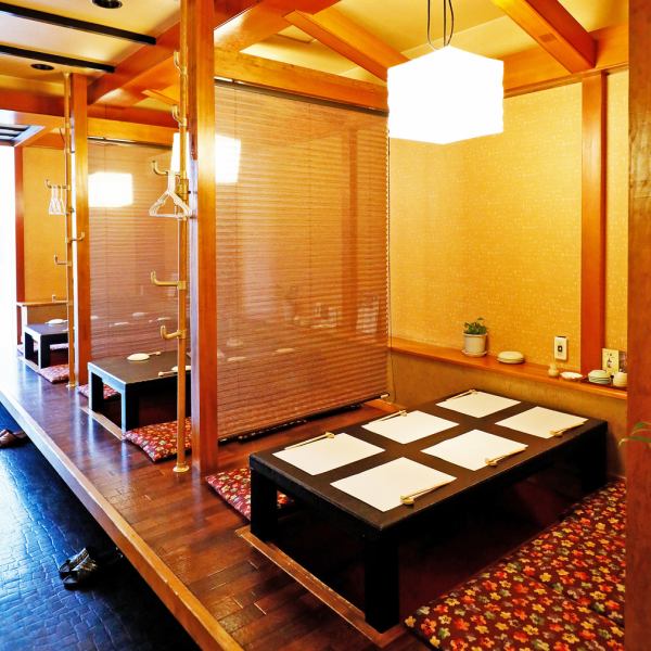 2階にある小上がりになっているお座敷席です。間仕切りでプライベート感溢れる空間で、ゆっくりとくつろいでお過ごしいただけます。大和八木駅から徒歩2分と好立地な場所にございます。ご宴会コースも多数あり、落ち着いた和空間でご堪能下さいませ。奈良県/近鉄/大和八木/創作/寿司/ランチ/ディナー/宴会/忘年会/歓送迎会