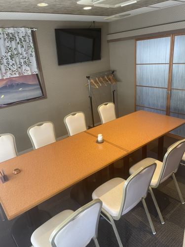 [Private Room C] 2nd floor, 3 to 10 people. Even if you have small children, you can enjoy your meal in peace and relaxation as it is a private room.