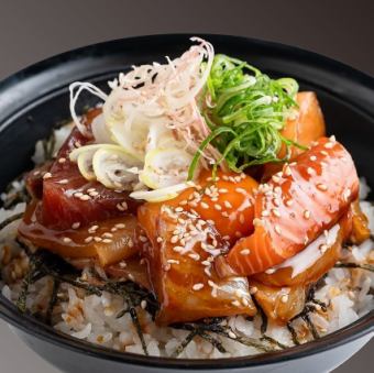 海鮮ピリ辛ユッケ丼