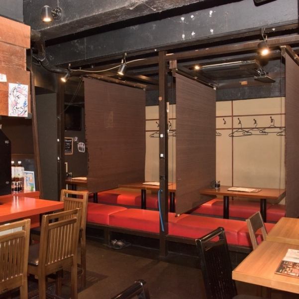 居酒屋デートからお仕事終わりのチョイ飲みまで幅広いシーンと人数にあわせたお席をご用意いたします。モダンで形式あふれるお席から、大衆居酒屋を◎12名の大人数が収容可能な完全個室のお部屋をご用意しております♪歓迎会・送迎会・新年会・忘年会・デート・同窓会・女子会・合コンなど。様々なシーンでご利用頂けます◎