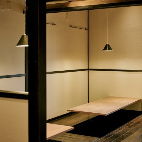 最大22名まで利用できる宴会スペースをご用意しています。特別な集まりや歓送迎会、誕生日パーティーにも最適です。美味しい料理と共に楽しい会話が弾む空間で、思い出に残るひとときをお過ごしいただけます。心温まるおもてなしとともに、大切な人たちとの絆を深める素晴らしい宴をお楽しみください。