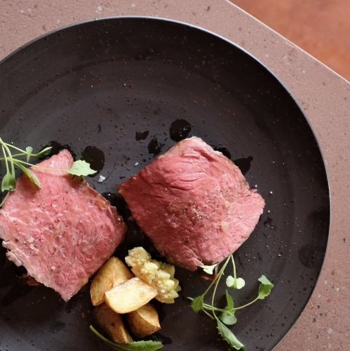 Charcoal-grilled Togeshita beef steak with red wine sauce