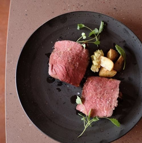 Charcoal-grilled steak from Togeshita beef, served with garlic soy sauce and wasabi.