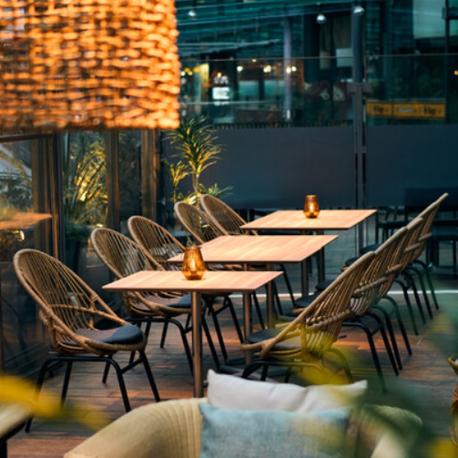 Private use is also welcome! Semi-standing meals and terrace seating are also available for private use.