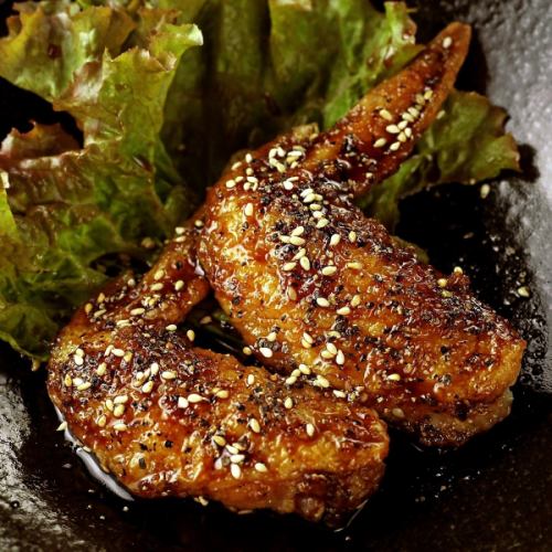 [Recommended 2] Two types of chicken wings, which are the pride of one bird, are available.