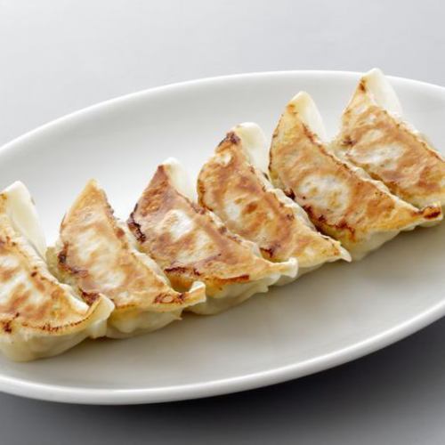 こだわりの焼き餃子　厳選素材　青森県産にんにく使用！（6個）