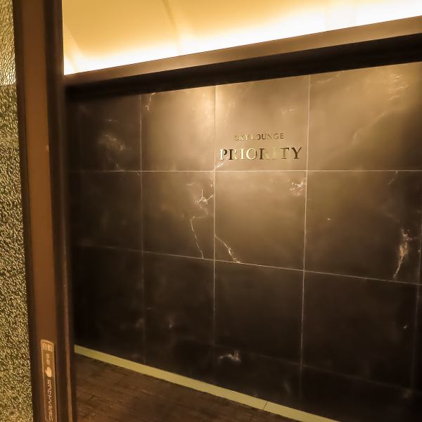 1 minute walk from JR Kinshicho Station! Take the elevator to the 5th floor and you'll find yourself in a luxurious space ☆ It's a cozy bar where you can stop by after work and enjoy a conversation with the staff!