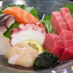 Assorted raw tuna sashimi